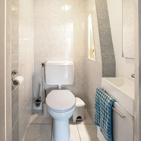 Beautiful With Sauna And Garden بيت للعطل